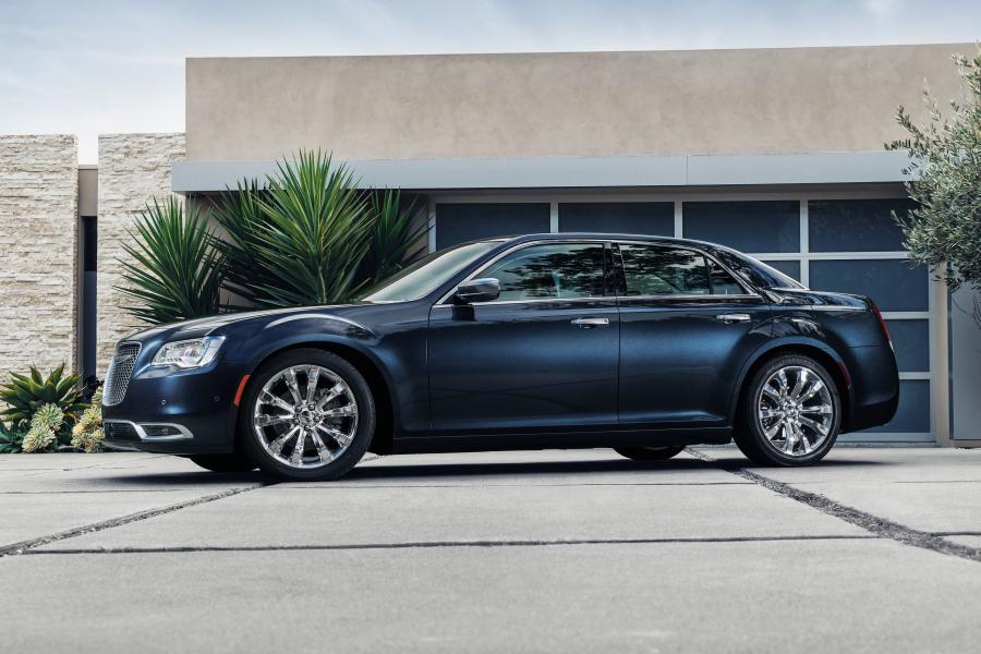  Chrysler 300C Platinum 2015 года  (фото 29 из 47)